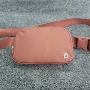 Lululemon everywhere belt bag Brier rose